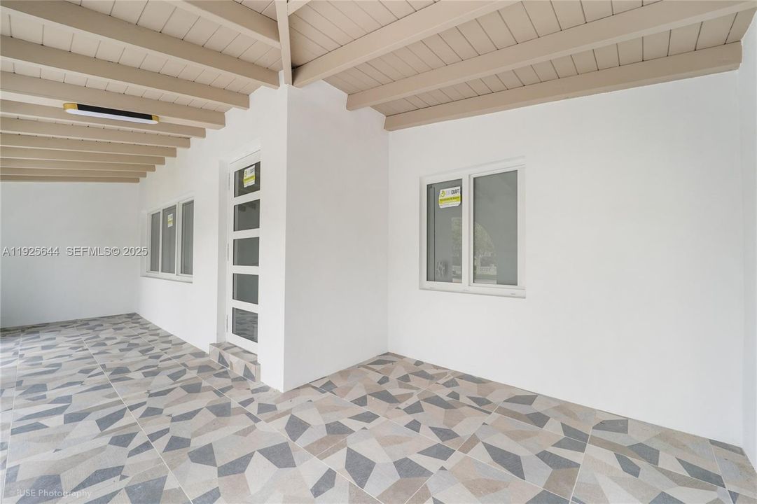 出租: $5,500 (3 贝兹, 3 浴室, 1500 平方英尺)