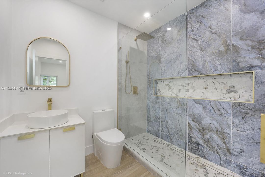 出租: $5,500 (3 贝兹, 3 浴室, 1500 平方英尺)