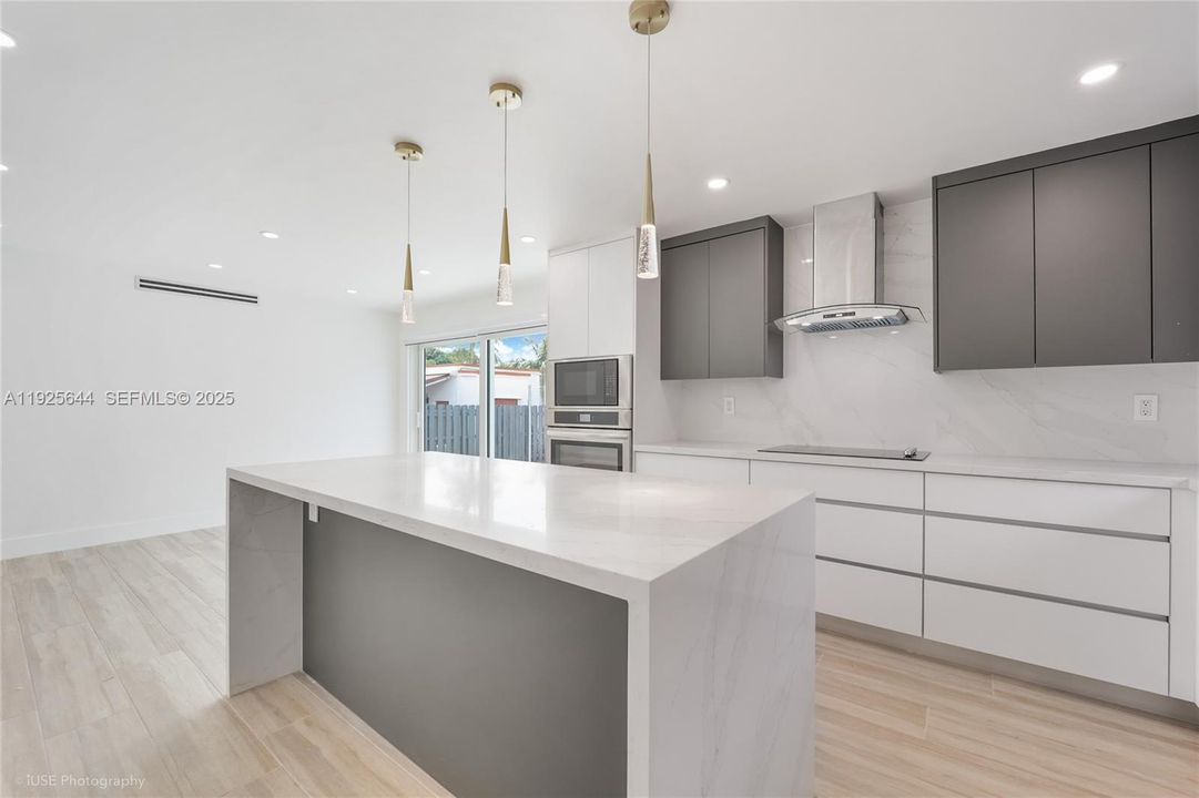 出租: $5,500 (3 贝兹, 3 浴室, 1500 平方英尺)