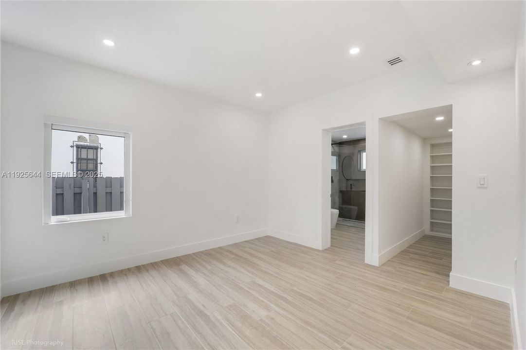 出租: $5,500 (3 贝兹, 3 浴室, 1500 平方英尺)