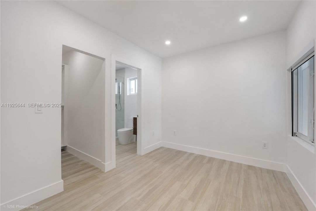 出租: $5,500 (3 贝兹, 3 浴室, 1500 平方英尺)