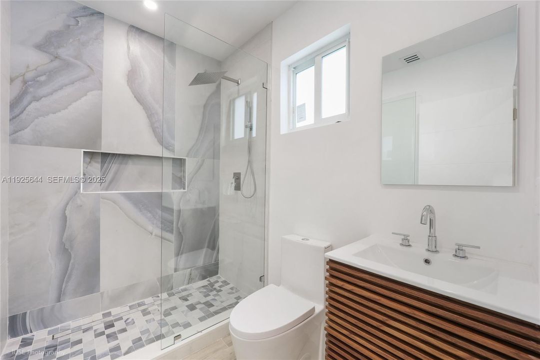 出租: $5,500 (3 贝兹, 3 浴室, 1500 平方英尺)