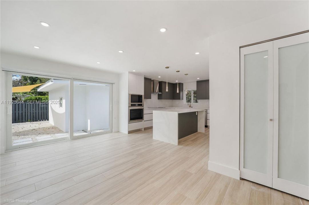 出租: $5,500 (3 贝兹, 3 浴室, 1500 平方英尺)