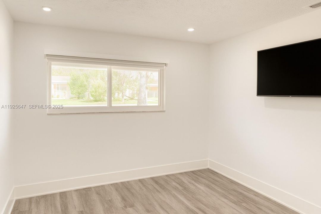 出租: $3,600 (4 贝兹, 2 浴室, 1264 平方英尺)