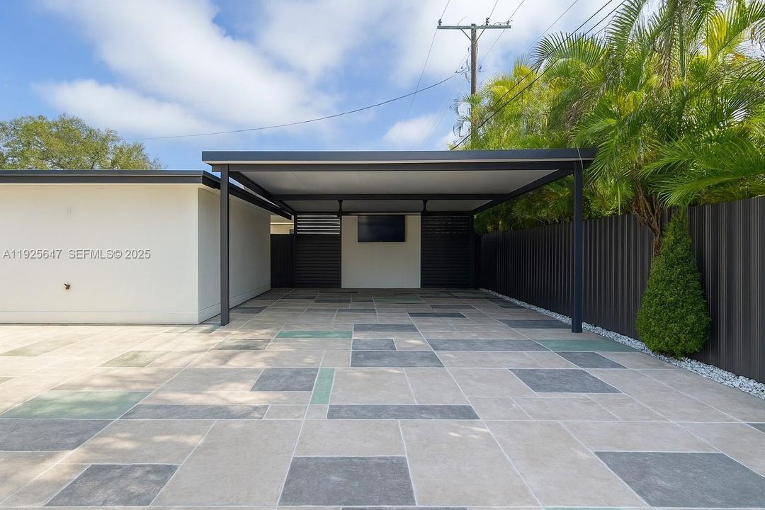 出租: $3,600 (4 贝兹, 2 浴室, 1264 平方英尺)