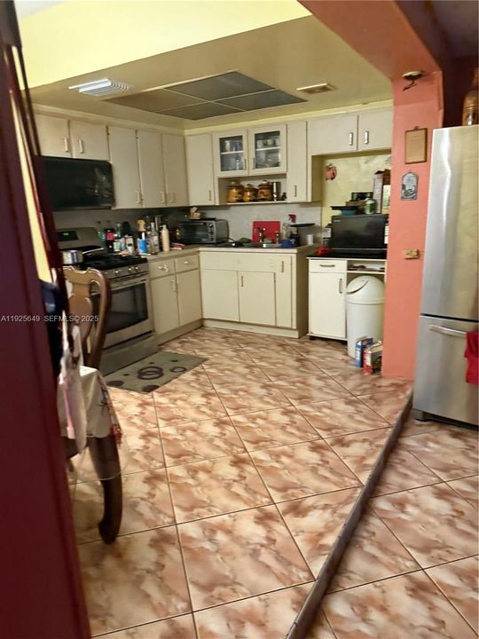 For Sale: $450,000 (3 beds, 2 baths, 1520 Square Feet)