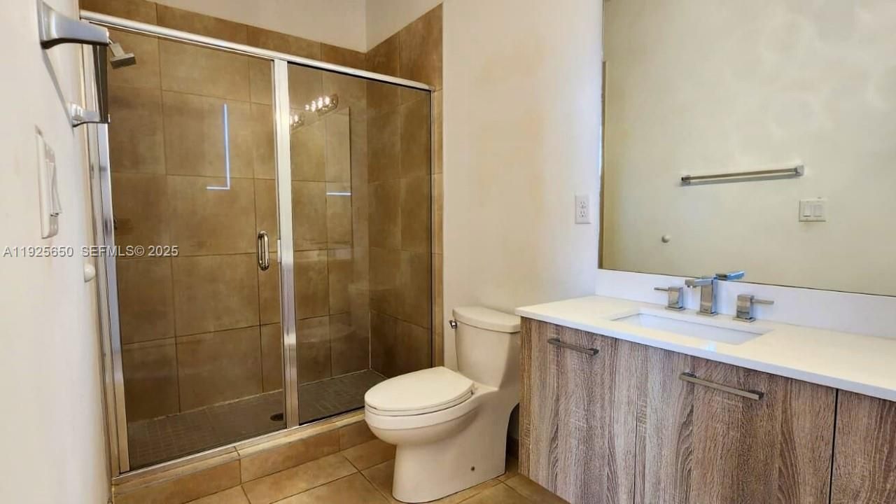 For Rent: $2,800 (2 beds, 2 baths, 1225 Square Feet)