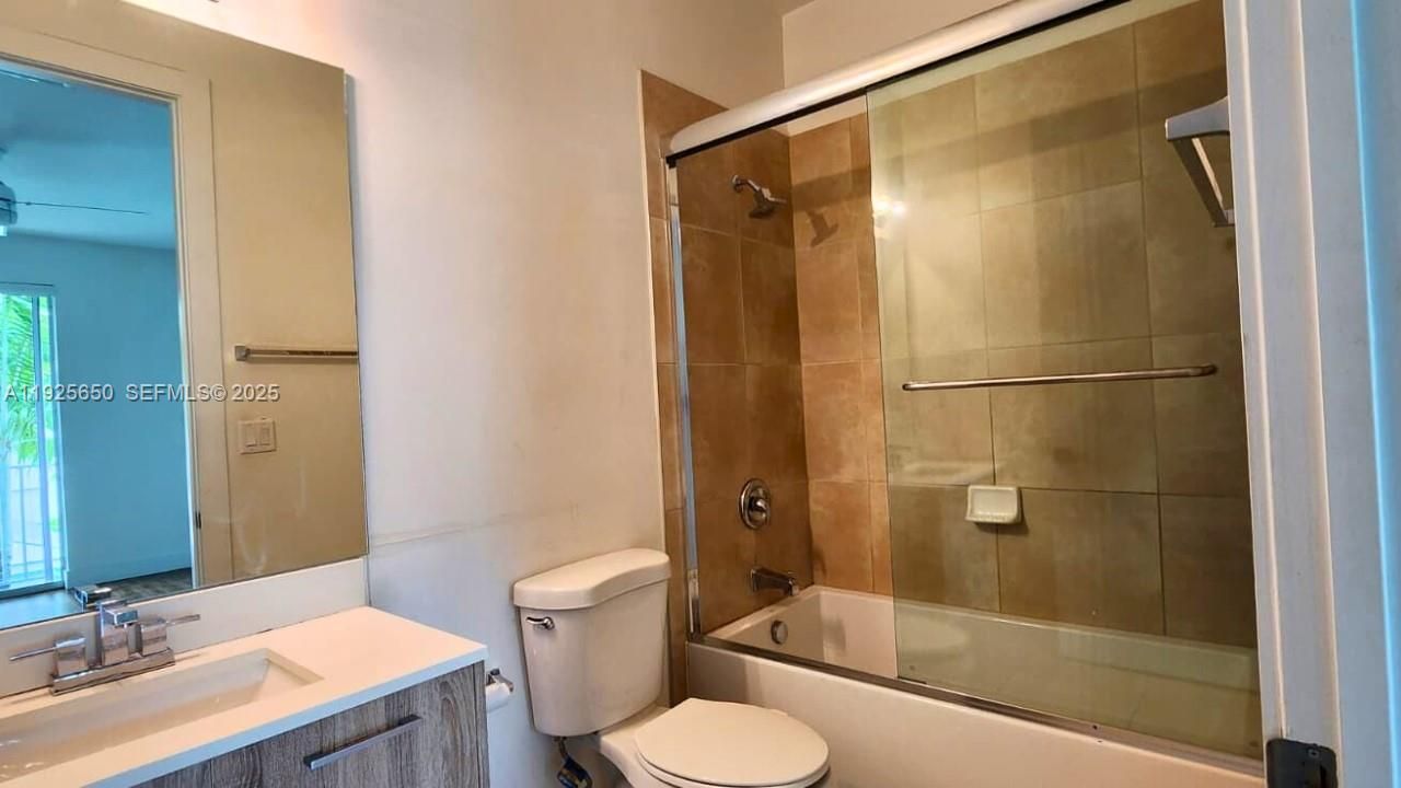 For Rent: $2,800 (2 beds, 2 baths, 1225 Square Feet)