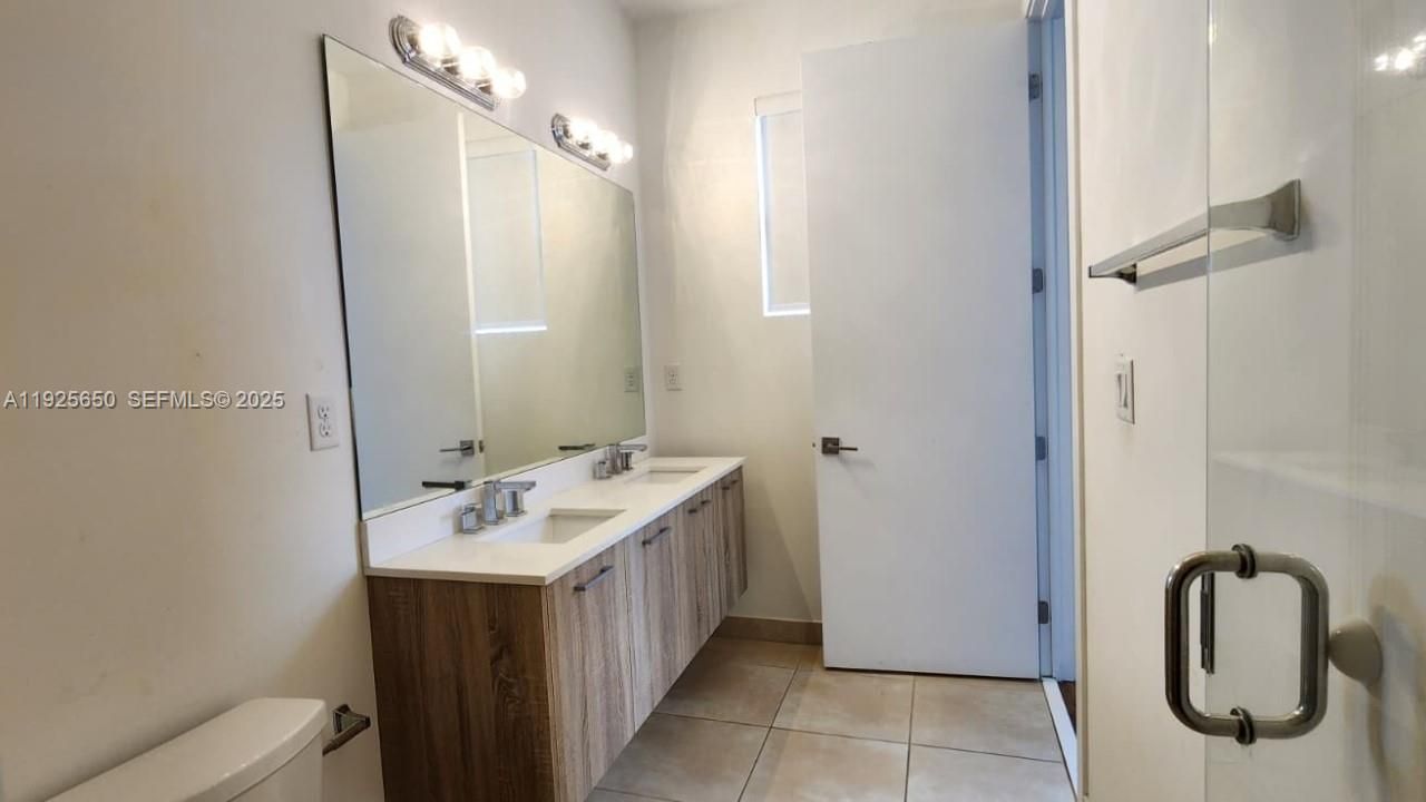 For Rent: $2,800 (2 beds, 2 baths, 1225 Square Feet)