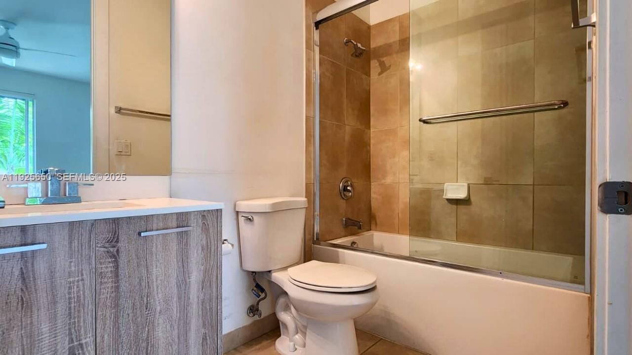 For Rent: $2,800 (2 beds, 2 baths, 1225 Square Feet)