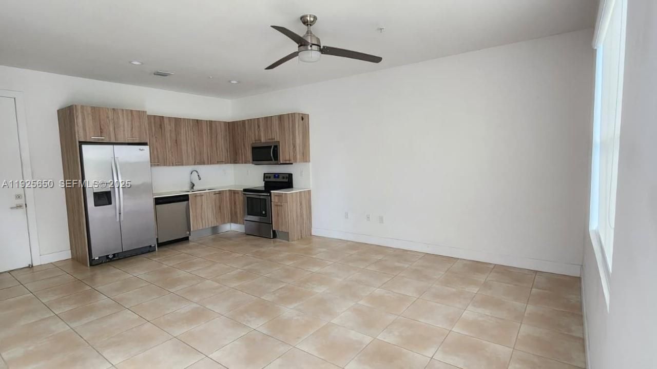 For Rent: $2,800 (2 beds, 2 baths, 1225 Square Feet)