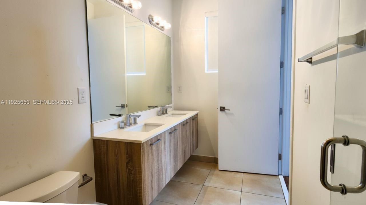 For Rent: $2,800 (2 beds, 2 baths, 1225 Square Feet)