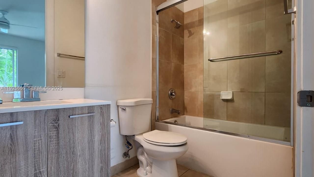 For Rent: $2,800 (2 beds, 2 baths, 1225 Square Feet)