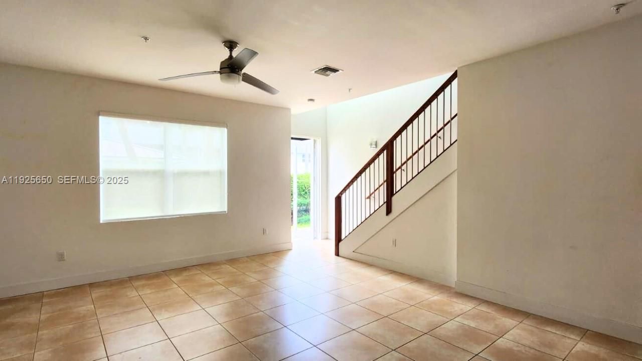 For Rent: $2,800 (2 beds, 2 baths, 1225 Square Feet)