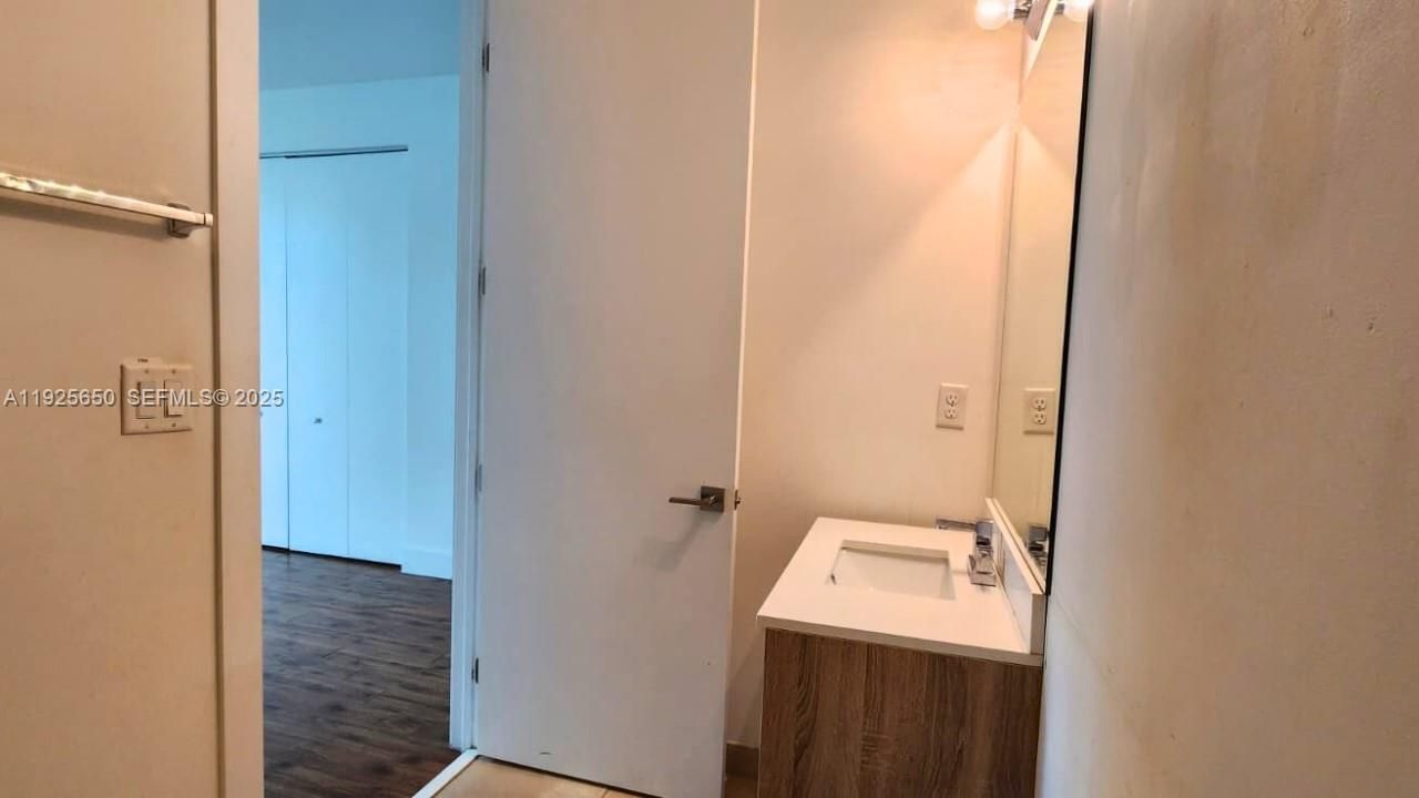 For Rent: $2,800 (2 beds, 2 baths, 1225 Square Feet)