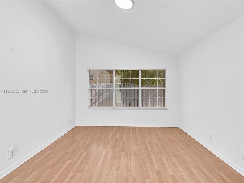 En Venta: $650,000 (3 camas, 2 baños, 1669 Pies cuadrados)