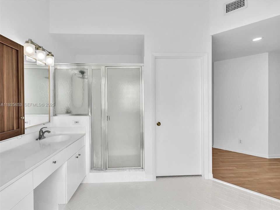 En Venta: $650,000 (3 camas, 2 baños, 1669 Pies cuadrados)