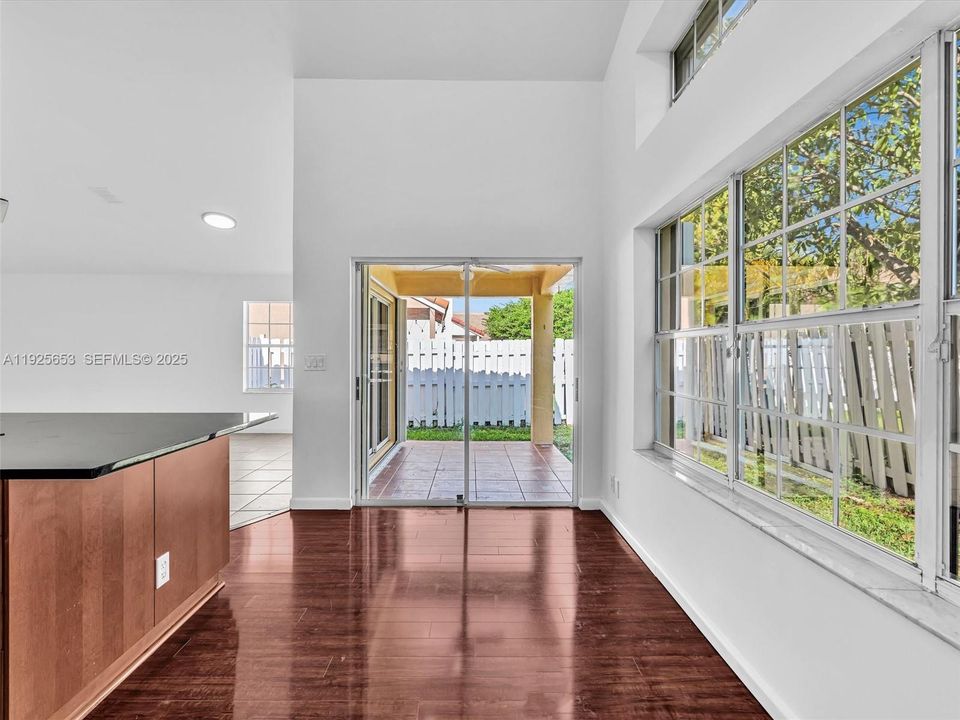 En Venta: $650,000 (3 camas, 2 baños, 1669 Pies cuadrados)