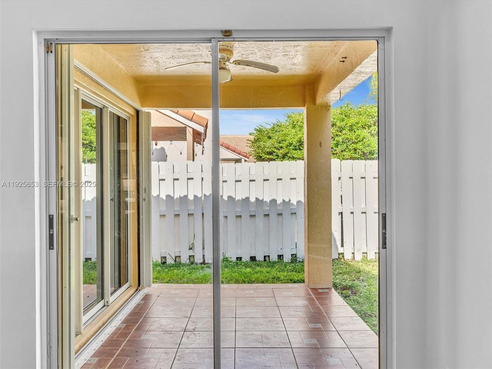 En Venta: $650,000 (3 camas, 2 baños, 1669 Pies cuadrados)