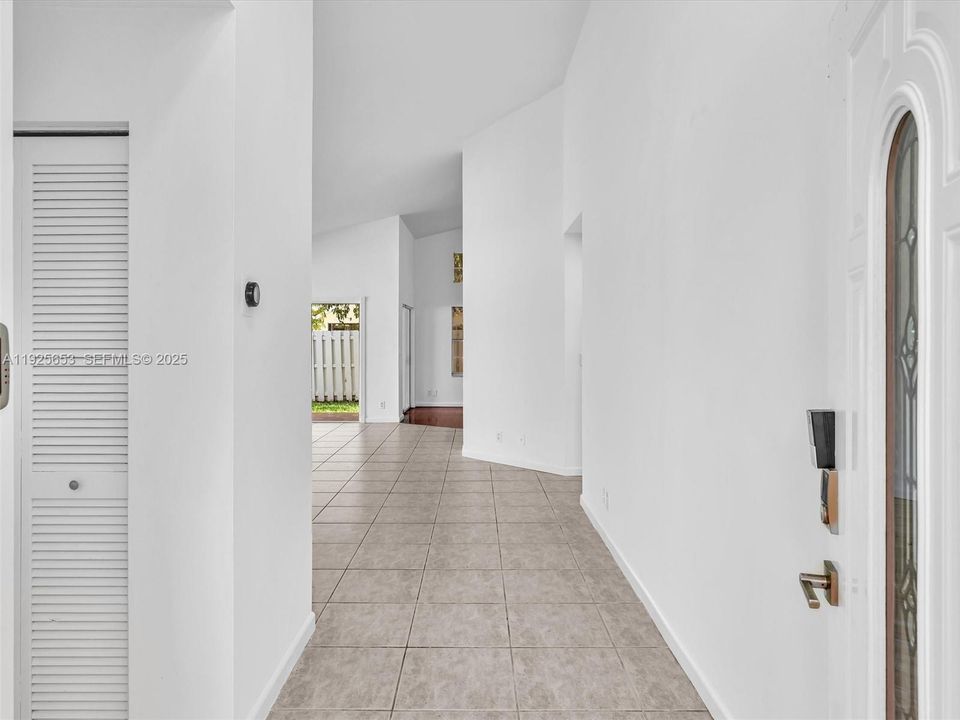 En Venta: $650,000 (3 camas, 2 baños, 1669 Pies cuadrados)