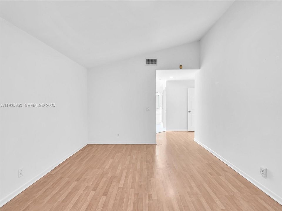 En Venta: $650,000 (3 camas, 2 baños, 1669 Pies cuadrados)