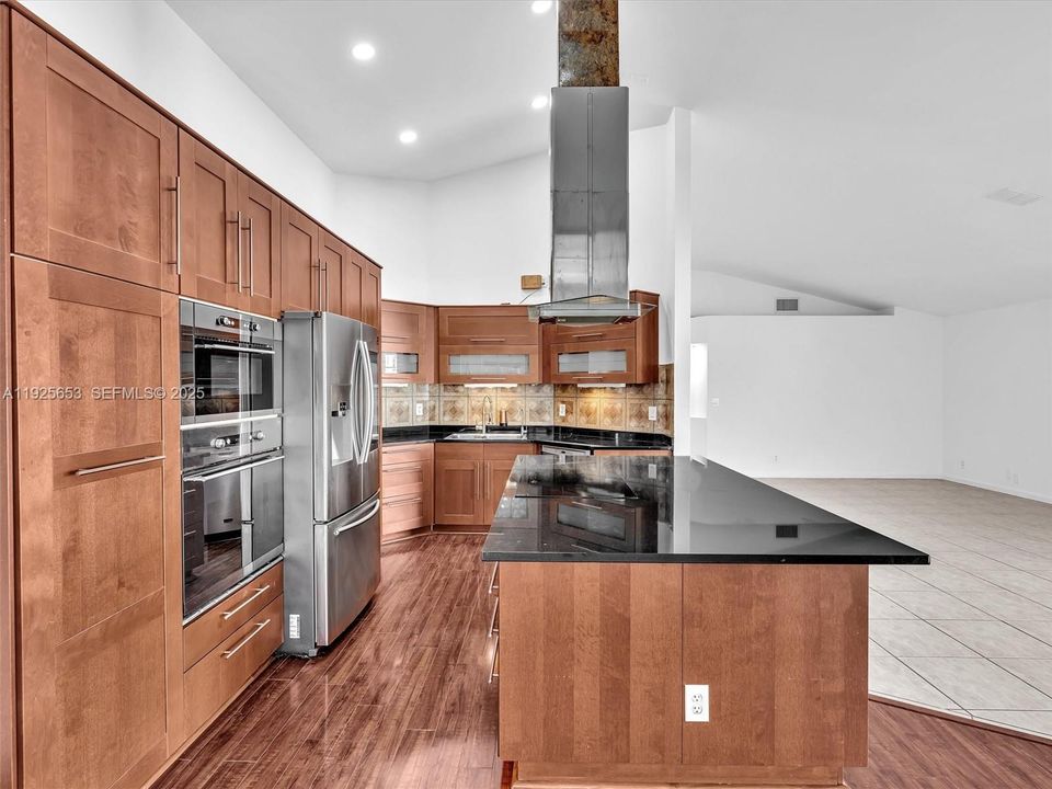 En Venta: $650,000 (3 camas, 2 baños, 1669 Pies cuadrados)