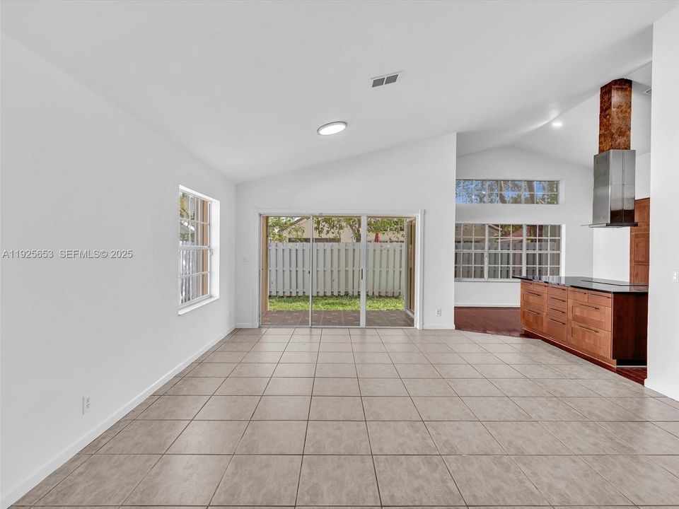 En Venta: $650,000 (3 camas, 2 baños, 1669 Pies cuadrados)