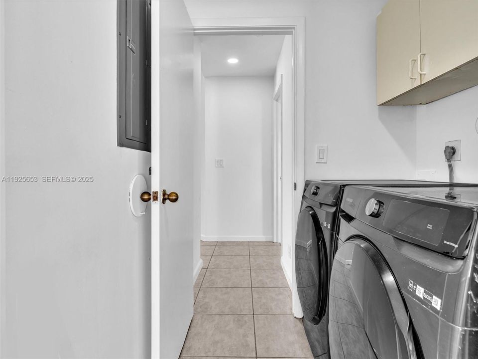 En Venta: $650,000 (3 camas, 2 baños, 1669 Pies cuadrados)