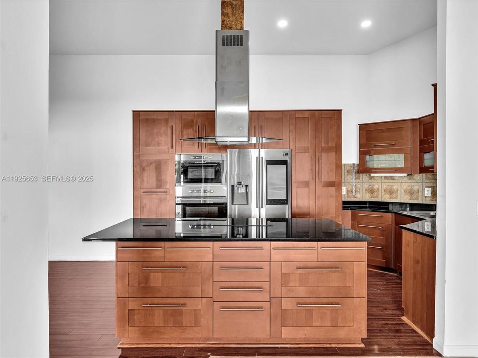 En Venta: $650,000 (3 camas, 2 baños, 1669 Pies cuadrados)