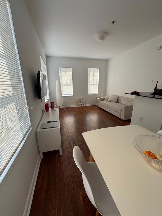 For Rent: $2,200 (1 beds, 1 baths, 505 Square Feet)