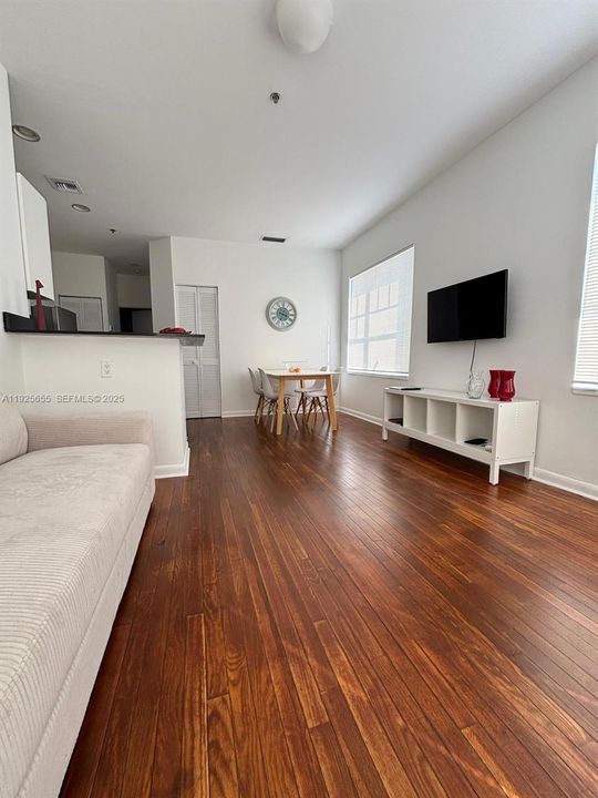 For Rent: $2,200 (1 beds, 1 baths, 505 Square Feet)