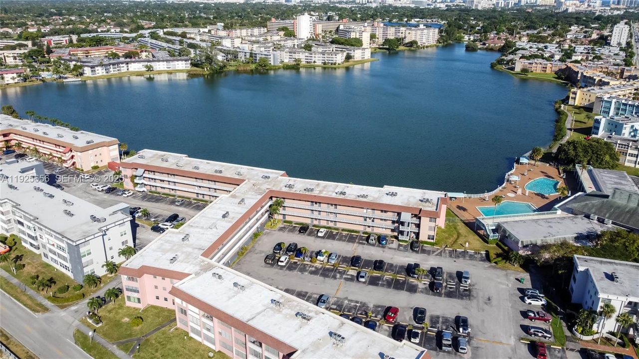 待售: $265,000 (2 贝兹, 1 浴室, 987 平方英尺)