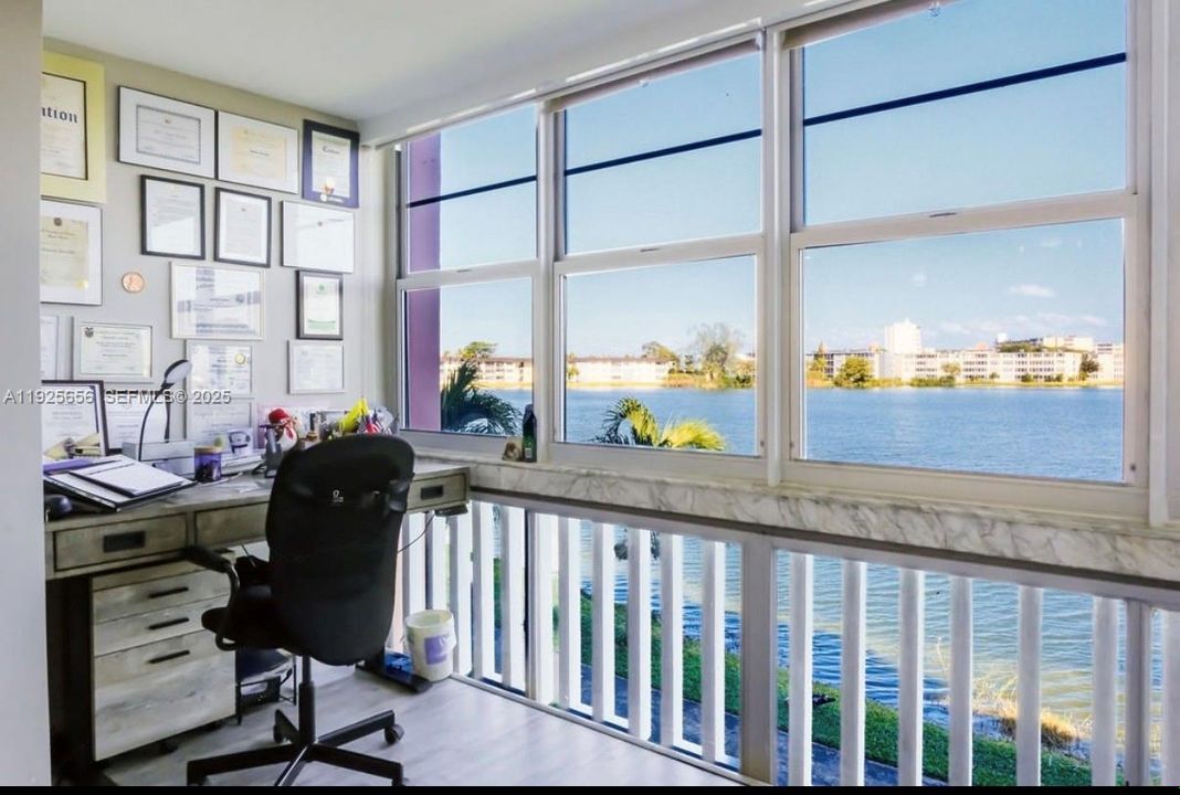 待售: $265,000 (2 贝兹, 1 浴室, 987 平方英尺)