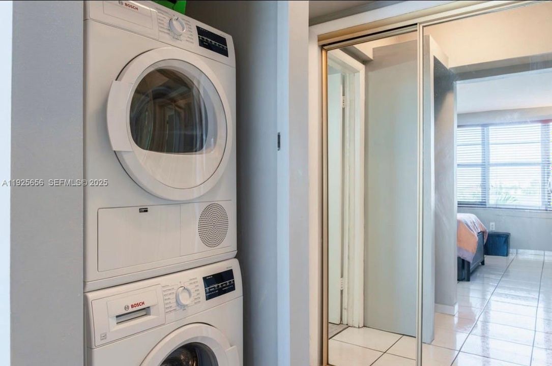 待售: $265,000 (2 贝兹, 1 浴室, 987 平方英尺)