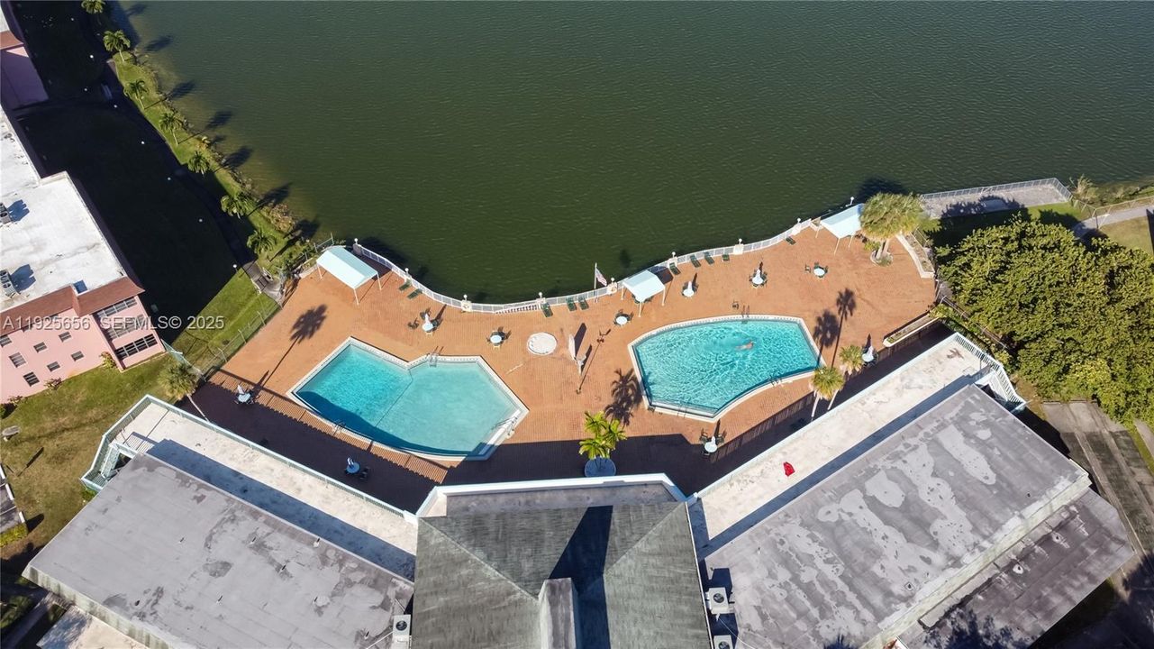 待售: $265,000 (2 贝兹, 1 浴室, 987 平方英尺)