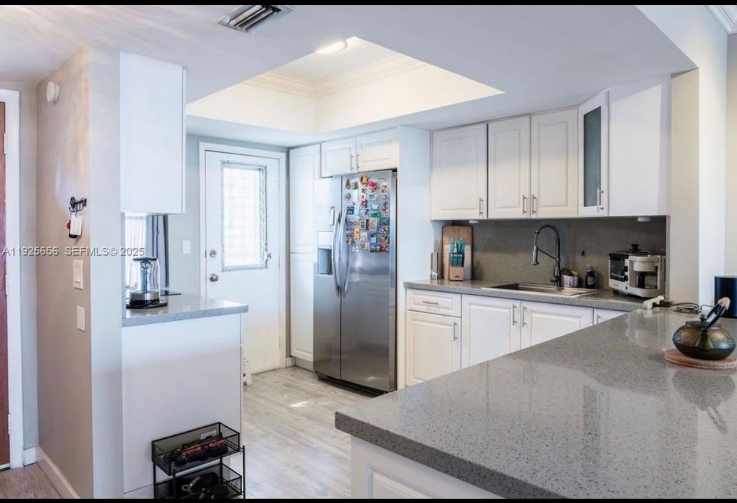 待售: $265,000 (2 贝兹, 1 浴室, 987 平方英尺)