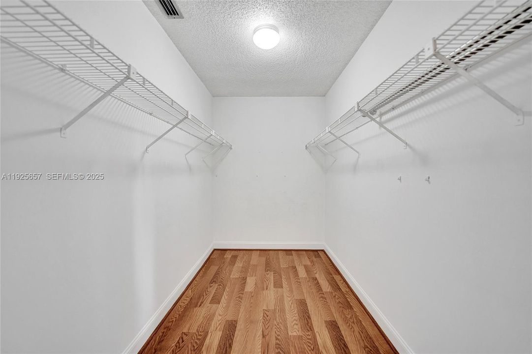 For Rent: $2,950 (3 beds, 2 baths, 1593 Square Feet)