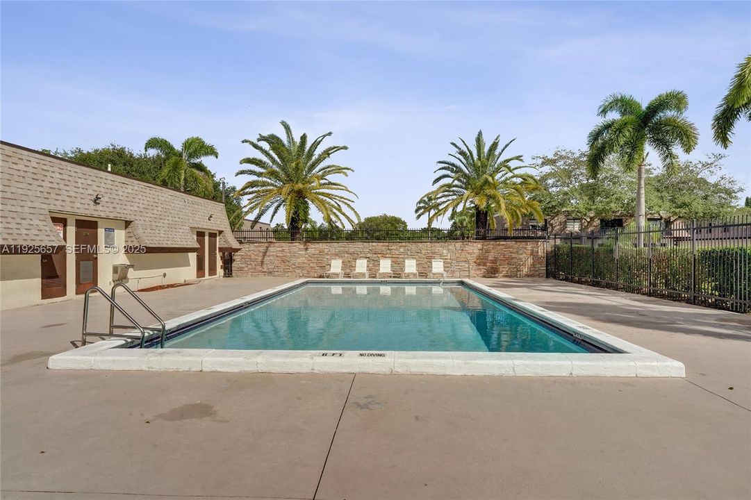 For Rent: $2,950 (3 beds, 2 baths, 1593 Square Feet)