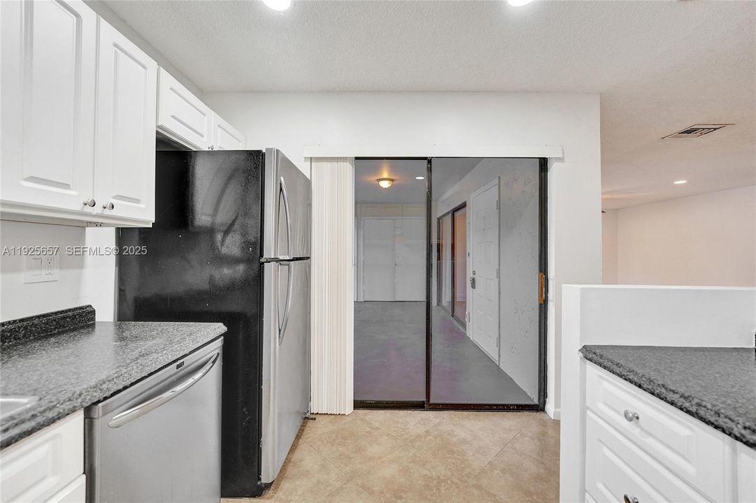 For Rent: $2,950 (3 beds, 2 baths, 1593 Square Feet)