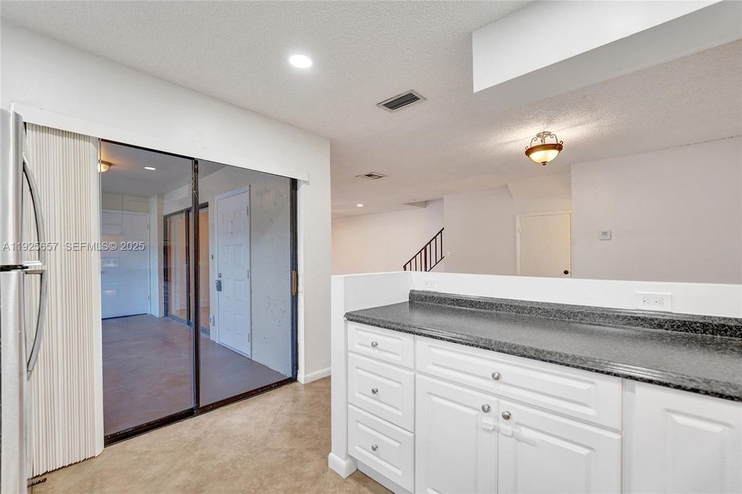 For Rent: $2,950 (3 beds, 2 baths, 1593 Square Feet)