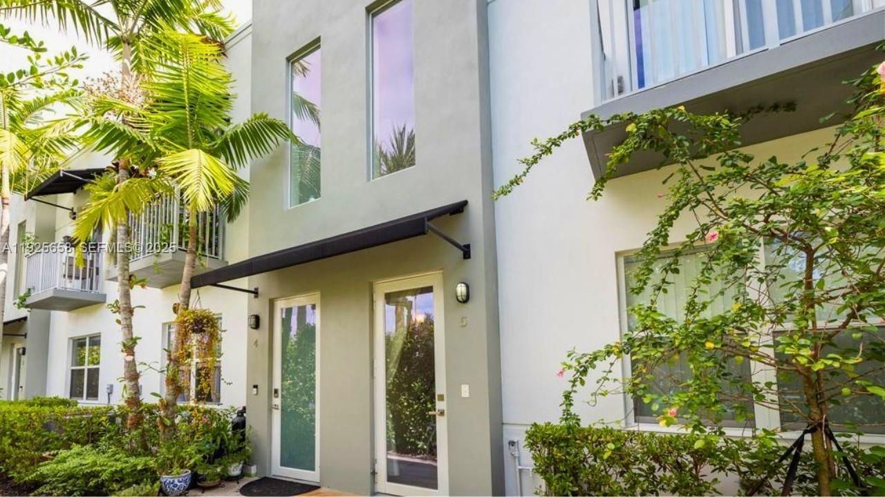 В аренду: $2,800 (2 спален, 2 ванн, 1225 Квадратных фут)