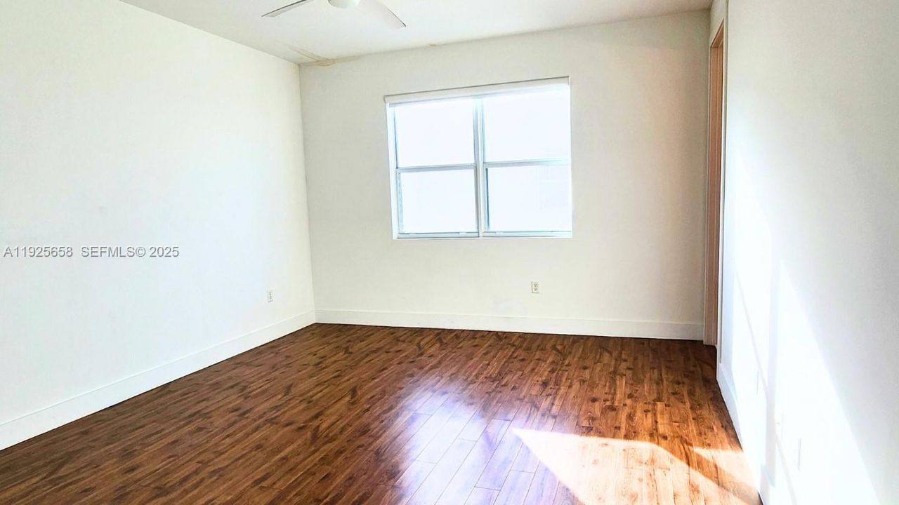 В аренду: $2,800 (2 спален, 2 ванн, 1225 Квадратных фут)