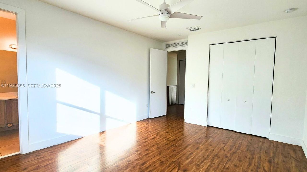 В аренду: $2,800 (2 спален, 2 ванн, 1225 Квадратных фут)