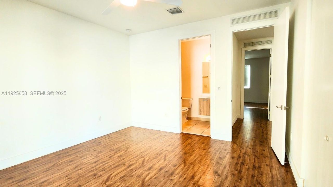 В аренду: $2,800 (2 спален, 2 ванн, 1225 Квадратных фут)