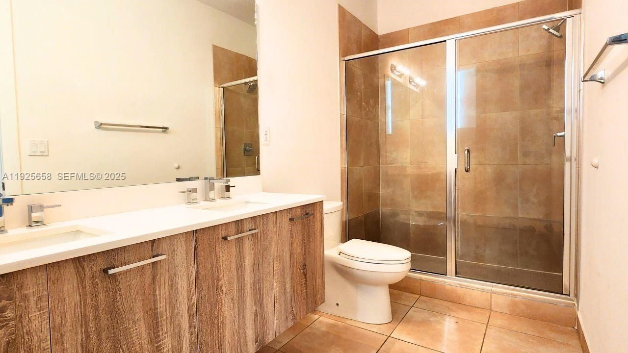 В аренду: $2,800 (2 спален, 2 ванн, 1225 Квадратных фут)