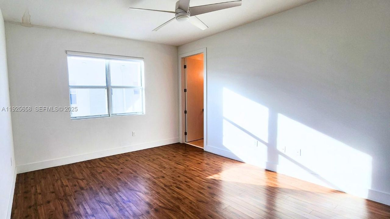 В аренду: $2,800 (2 спален, 2 ванн, 1225 Квадратных фут)