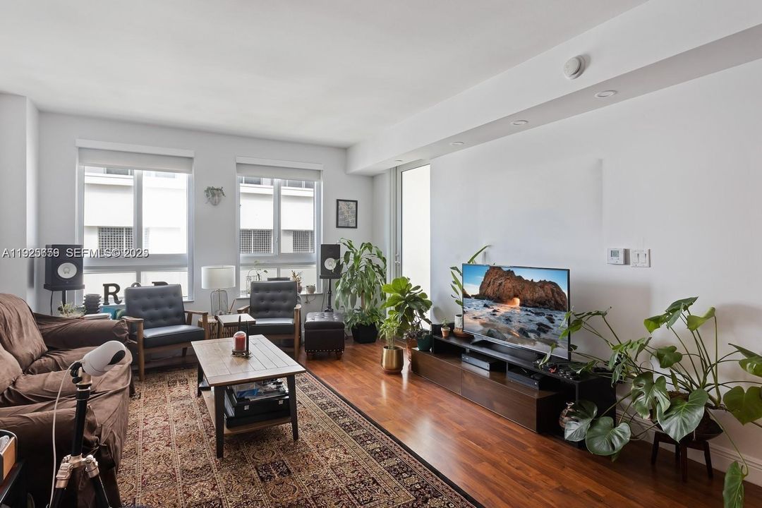 На продажу: $325,000 (1 спален, 1 ванн, 759 Квадратных фут)