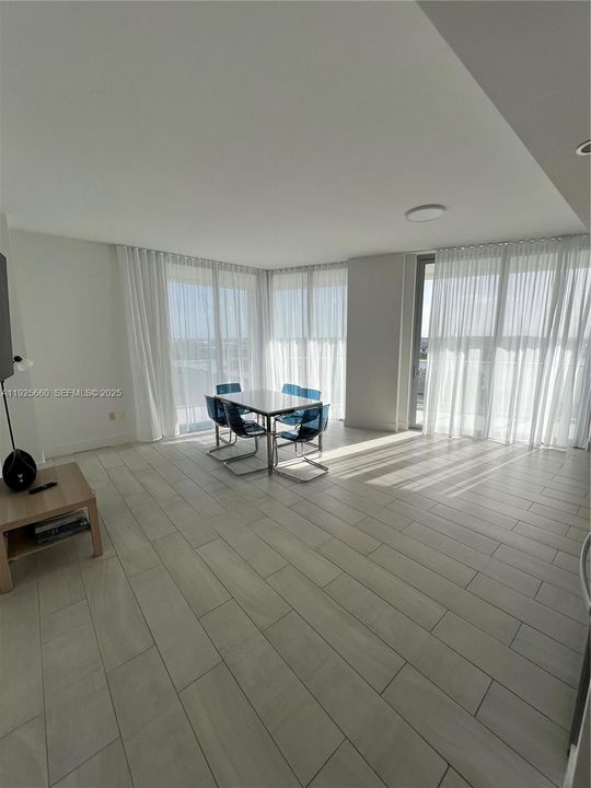 В аренду: $3,100 (2 спален, 2 ванн, 968 Квадратных фут)