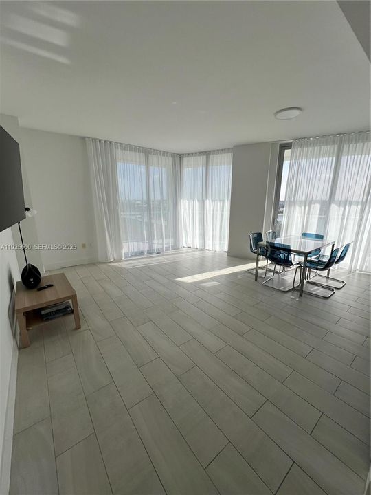 В аренду: $3,100 (2 спален, 2 ванн, 968 Квадратных фут)