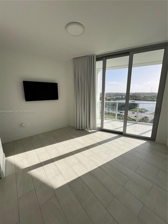 В аренду: $3,100 (2 спален, 2 ванн, 968 Квадратных фут)